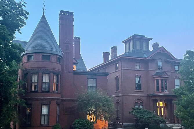 Walk With Ghosts in Portland - Why this Portland ghost walk works
