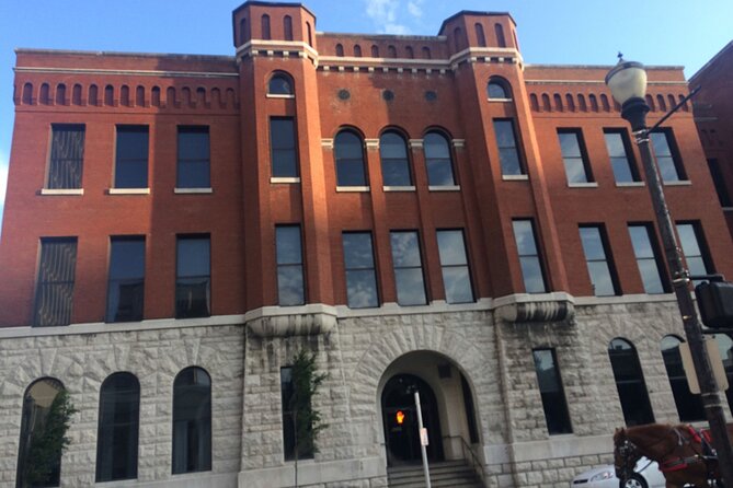 Walking Ghost Tour in Louisville - The Old House and its unsettling medical past