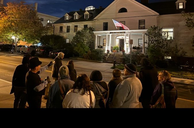 Walking Ghost Tour Through Newport RI - A meetinghouse, a park, and two haunted inns