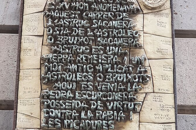 Walking Tour Mysteries and Legends of Barcelona and its Ghosts - Carrer de la Portaferrissa and four Masonic symbols