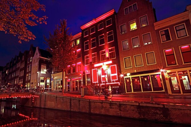 Walking Tour of Haunted Amsterdam - Spinhuissteeg and the story of punishment