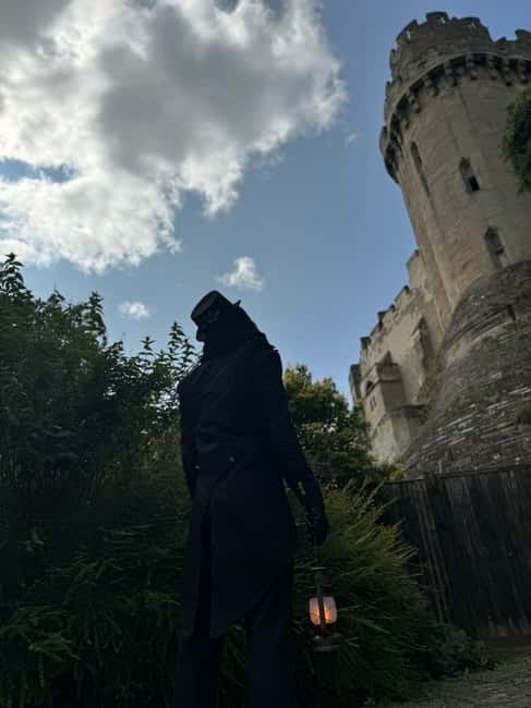 Warwick: Ghost, Crime & Murder Walking Tour - A guide-led show with the right amount of theatrics