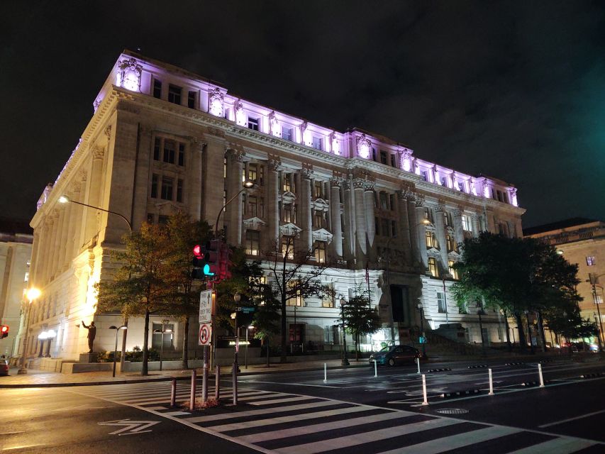 Washington DC: Ghosts Boos and Booze Haunted Pub Crawl - Rooftop views and extra surprises