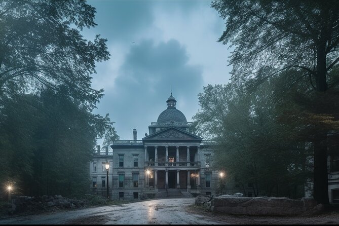 Wicked Wraiths of White River: Indianapolis Ghost Tour - Monument Circle changes character after dark