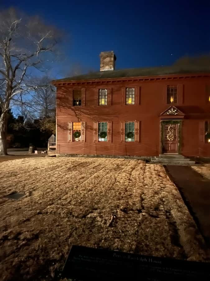 Williamsburg: Dead of Night Tour with Paranormal Equipment - Colonial stories told after dark