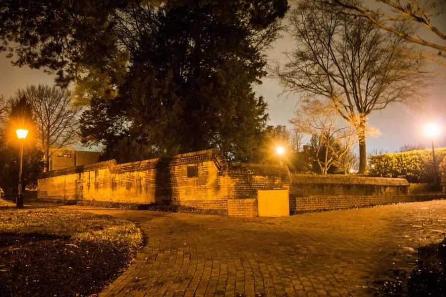 Williamsburg: Echoes of Twilight Late-Night Ghost Tour - The Peyton Randolph House finale
