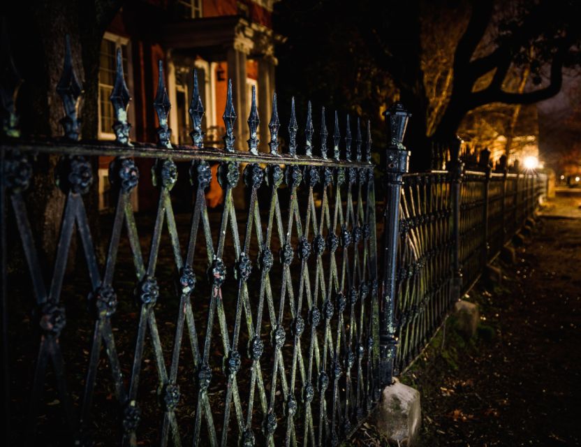 Williamsburg: Echoes of Twilight Late-Night Ghost Tour - The guides are the real strength