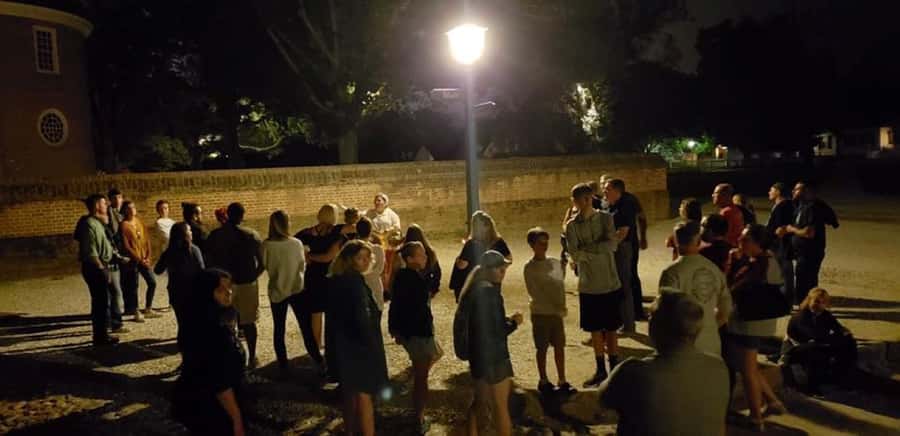 Williamsburg: Haunted Ghosts, Witches, and Pirates Tour - Meeting the lantern-carrying guide at the Capitol