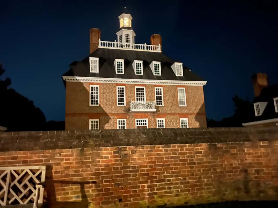 Williamsburg: Haunted Ghosts, Witches, and Pirates Tour - What the tour feels like after sunset