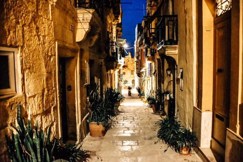 Witchcraft and Blood in Birgu - Walking Tour - Palazzos, forts, and ghosts with a human story