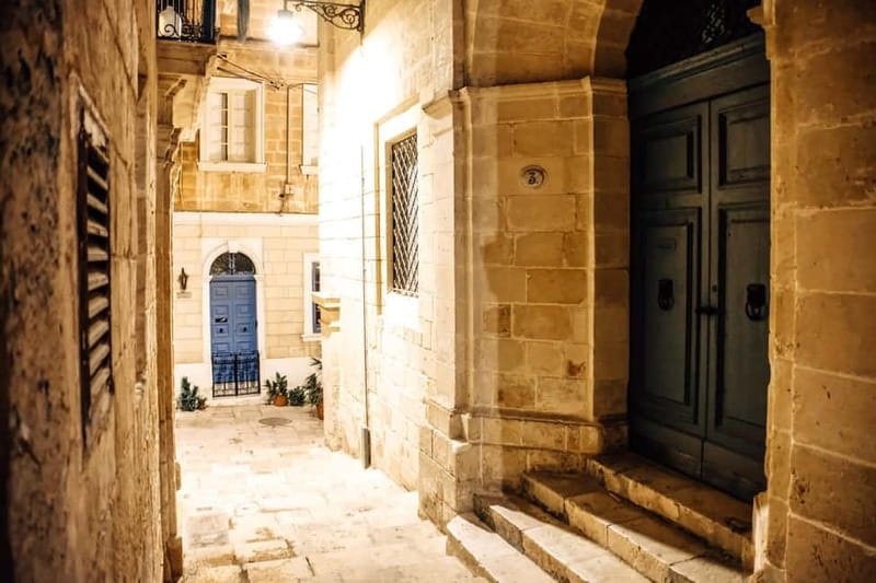 Witchcraft and Blood in Birgu - Walking Tour - What the two-hour format means for you