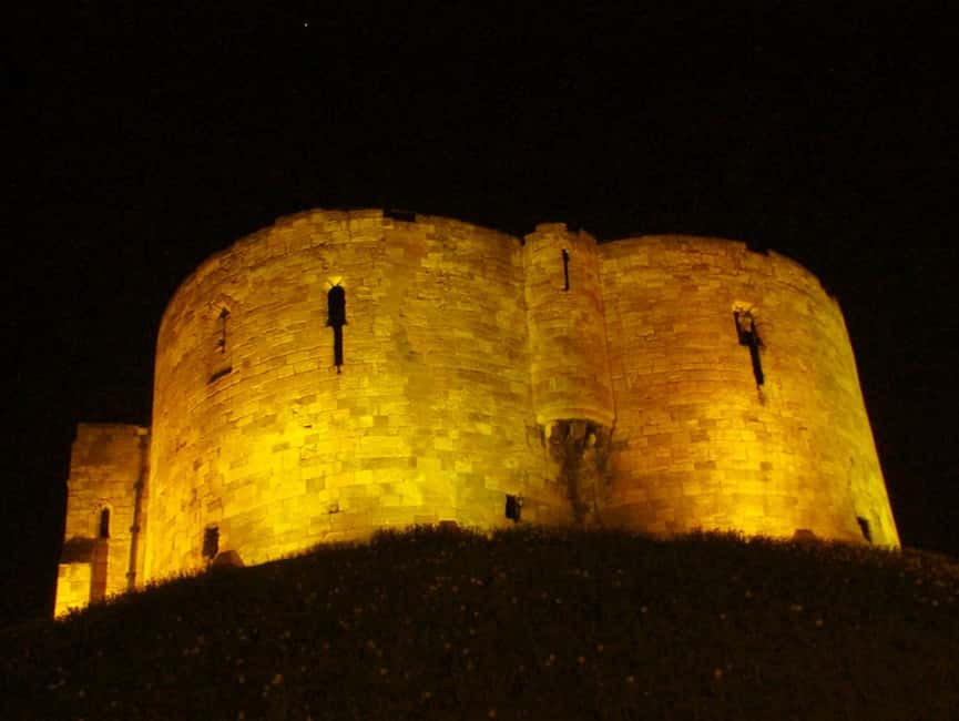 York : Private Ghost Hunt - Starting beside the Roman column in Minster Yard
