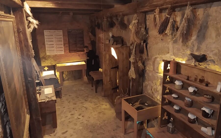 Zaragoza: Only excommunicated and cursed town with witches in Spain and food - The Guide Makes or Breaks This Experience